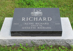 Pierre tombale de Alryre Ricgard